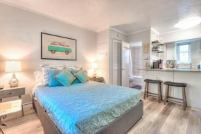 Tropic Terrace Suite #15 - Beachfront Resort